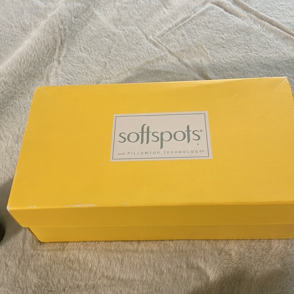 Softspots NEW 7.5 black wedge suede shoes in box. 7.5 Wide - Picture 6 of 10